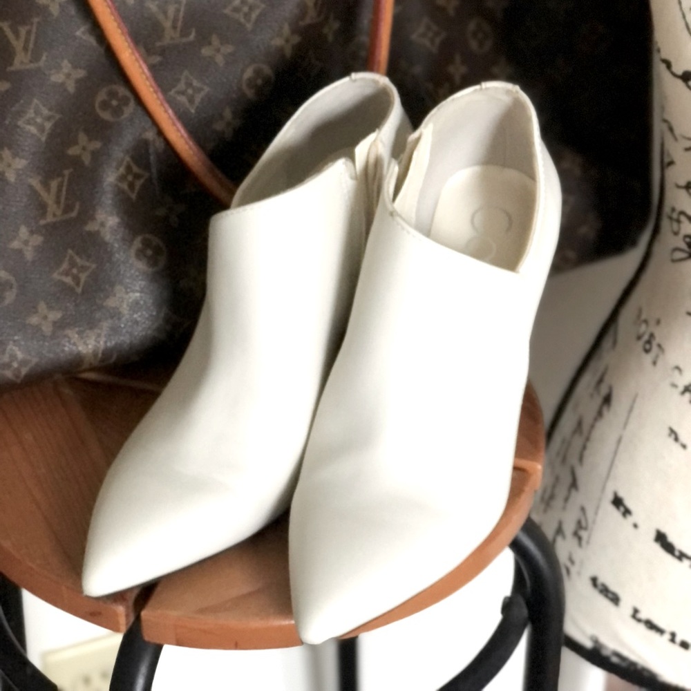 Calvin Klein ankle boots White size 9